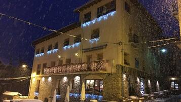 Façade de lâhĂ©bergement - soirĂ©e/nuit