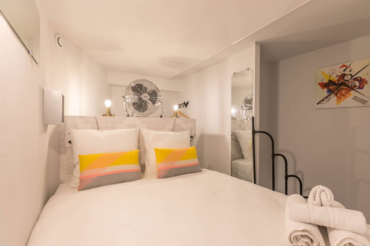 Classic Apartment, 2 Double Beds, Non Smoking (16) | 1 bedroom, in-room safe, laptop workspace, iron/ironing board