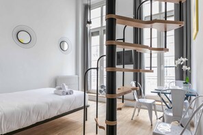 شقة كلاسيكية - سريران مزدوجان - لغير المدخنين (15) | 1 غرفة نوم وخزنة داخل الغرفة ومساحة عمل للكمبيوتر المحمول ومكواة/لوح كي