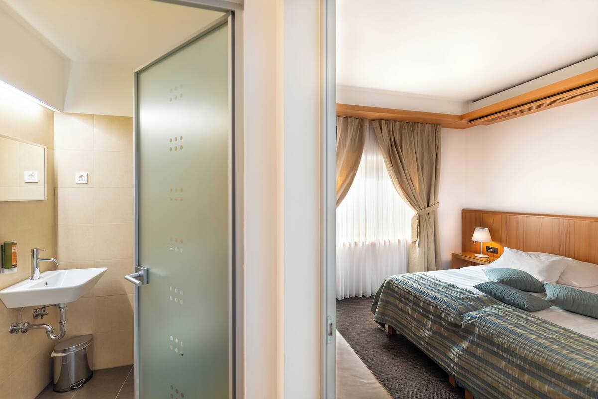Suite, City View