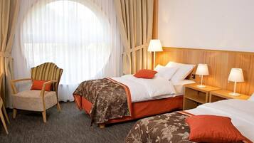 In-room safe, soundproofing, iron/ironing board, free WiFi