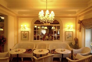 Bar-salon dans le hall