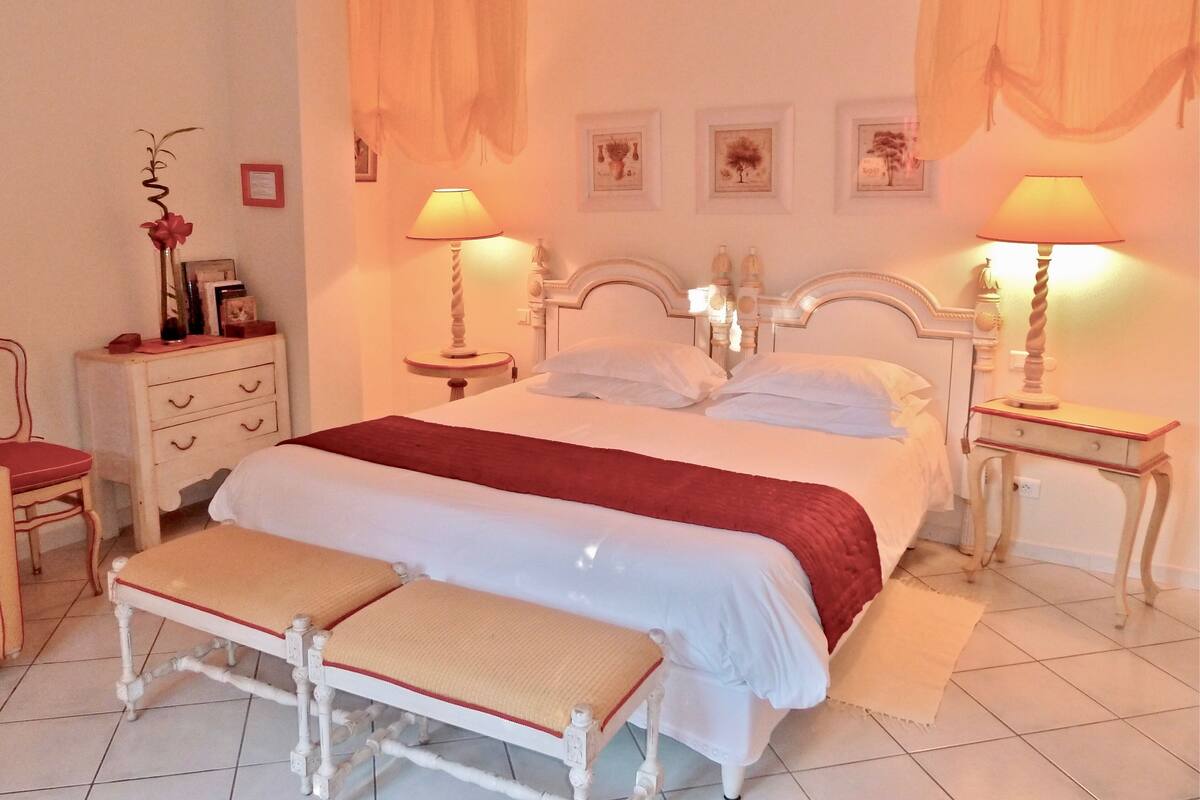 Superior Double or Twin Room, 1 King Bed | Individually decorated, individually furnished, desk, laptop workspace