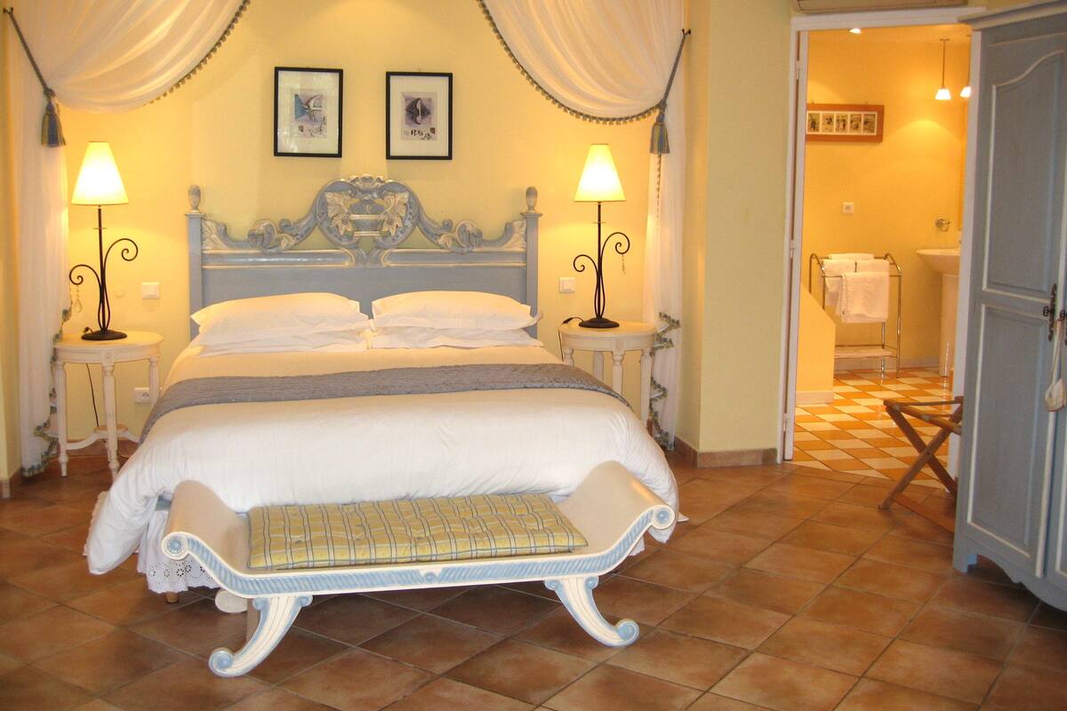 Double Room, Terrace | Individually decorated, individually furnished, desk, laptop workspace