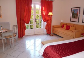 Superior Double or Twin Room, 1 King Bed | Individually decorated, individually furnished, desk, laptop workspace