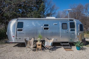 高档床上用品、羽绒被、记忆海绵床垫、特色装修