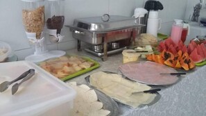 Bao gồm bữa sáng buffet hàng ngày 