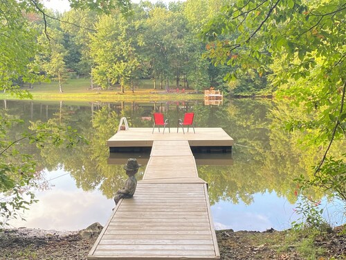 Hollerback Hunt & Yacht Club, peaceful lakefront with private dock on 6 Acres