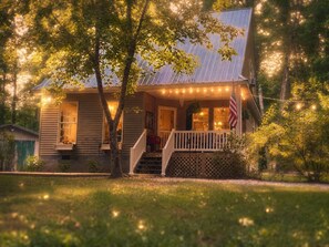 Exterior - Hollerback Hunt & Yacht Club, peaceful lakefront with private dock on 6 Acres (Altamont)
