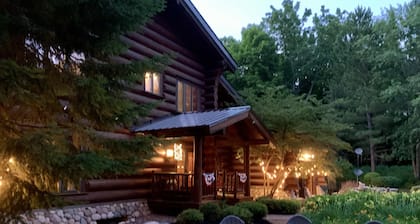 Casa de troncos completamente amueblada en una de las últimas áreas silvestres del norte de Wisconsin