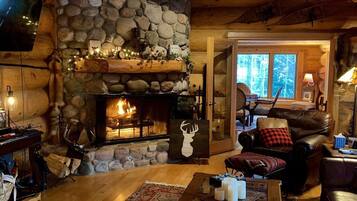 TV, fireplace, DVD player, table tennis