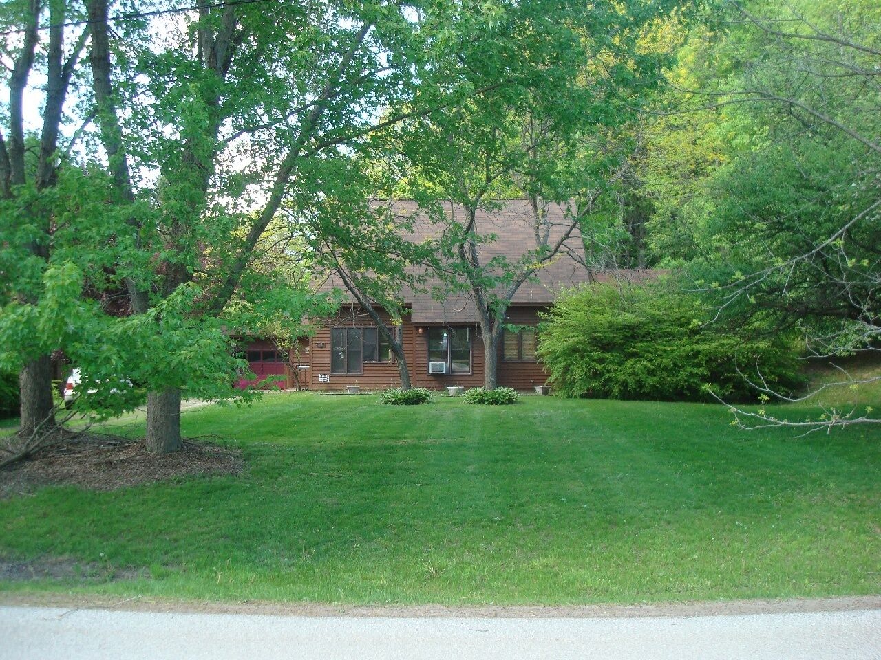 Beautiful house minutes from Lake Bomoseen - Dogs Welcome