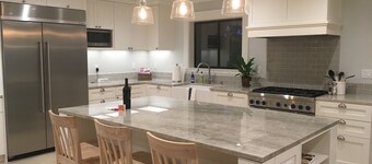 Carneros Vista Ranch - Farmhouse Estate on 3 Acres near Sonoma Plaza