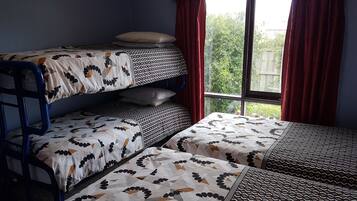 2 slaapkamers, een strijkplank/strijkijzer