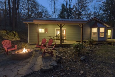Charming Deck House amongst the Trees; Minutes To Hidden Valley/ Seven Springs