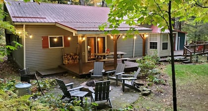 Charming Deck House amongst the Trees; Minutes To Hidden Valley/ Seven Springs