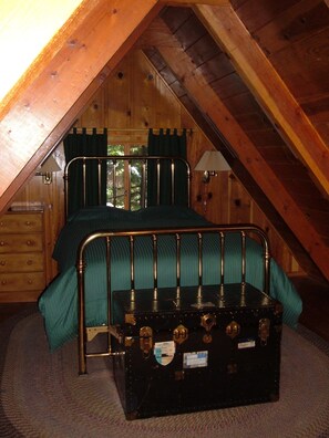 2 bedrooms, free WiFi, bed sheets - PinecrestAreaRentals #14 Mountain cabin! SNOW for Christmas! Dodge ridge open! (Mi-Wuk Village)