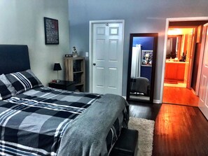 1 bedroom, in-room safe, desk, iron/ironing board