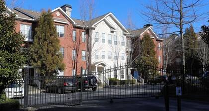 Stylish Luxury Loft: 1 Bed x 1 Bath En Suite