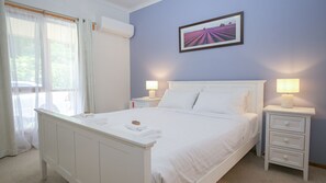 3 Schlafzimmer, Schreibtisch, Bügeleisen/Bügelbrett, Reisekinderbett