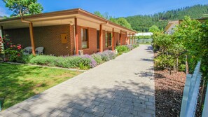 Property grounds - BRIGHT COUNTRY HOME: Bright (Bright)