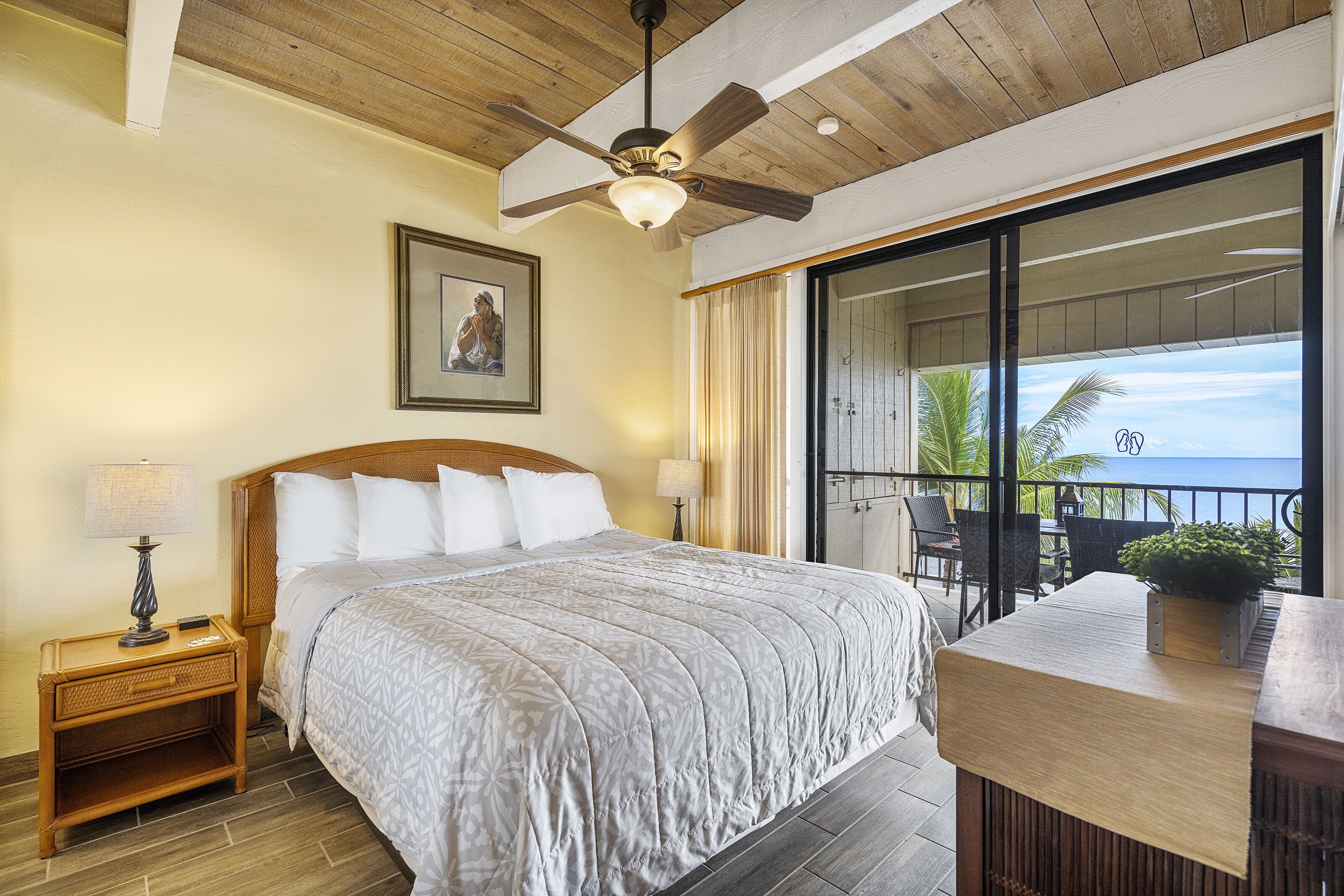 2 bedrooms, in-room safe, desk, iron/ironing board