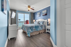 3 habitaciones, escritorio y tabla de planchar con plancha 
