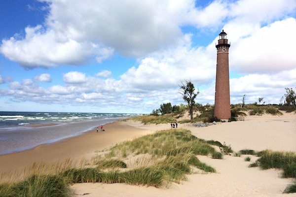 Ubicación cercana a la playa y toallas de playa