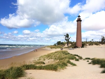 Private Fire Pit Patio, Outdoor Deck, and Heated Pool. Friday to Friday rental