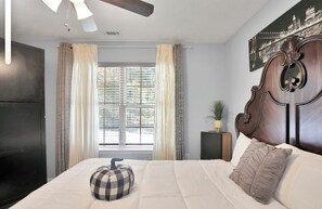 4 bedrooms, iron/ironing board, WiFi, bed sheets