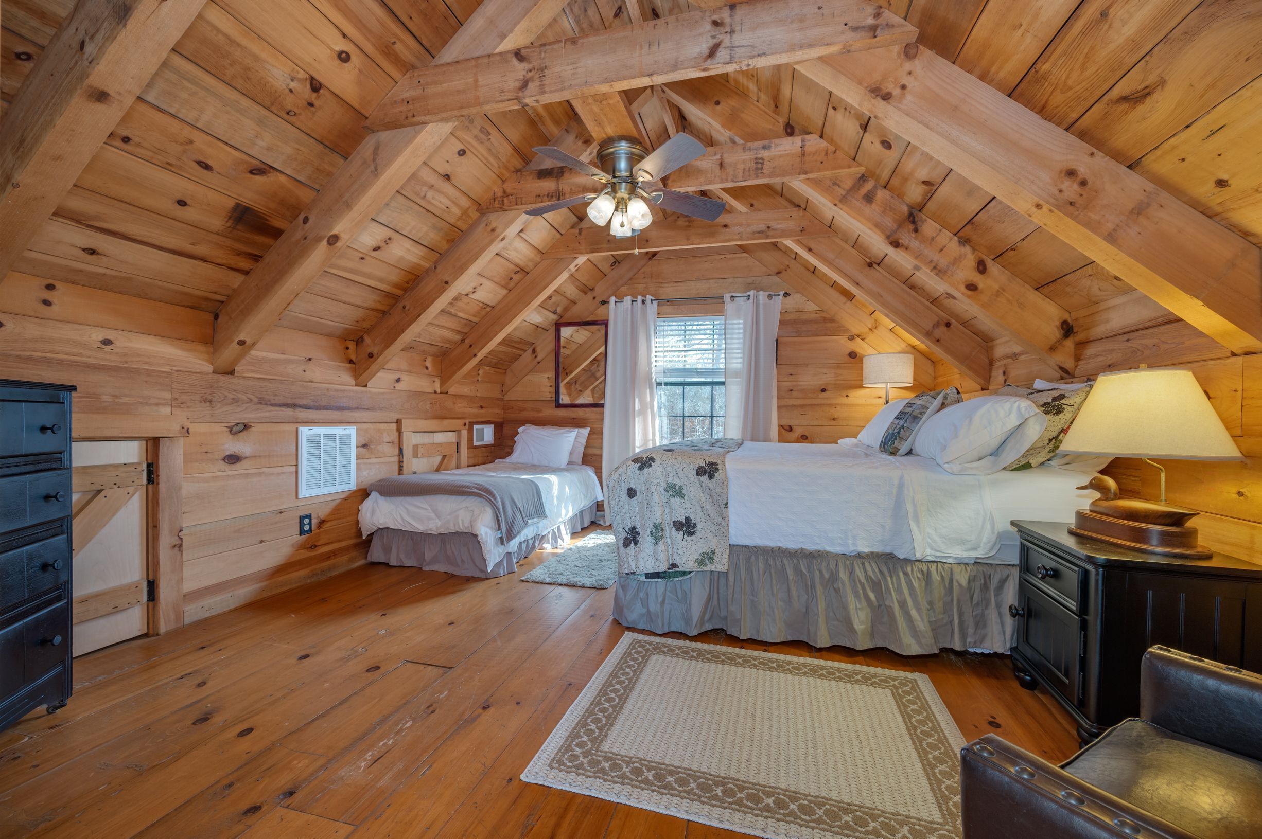 4 chambres, fer et planche à repasser, Wi-Fi, draps fournis