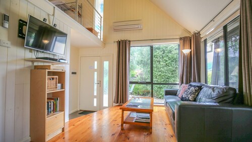 ALLAMBIE COTTAGES - VILLA 1: Bright