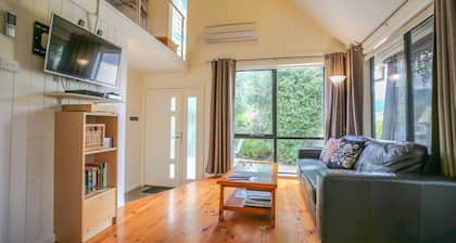 ALLAMBIE COTTAGES - VILLA 1: Bright