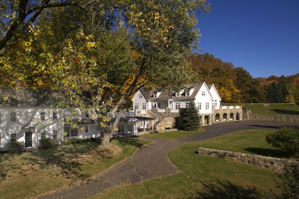 Spectacular Country Estate (see VIDEO in the navigation bar)