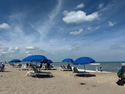 Oceanfront Heated Pool, Tiki Bar 3rd floor end unit