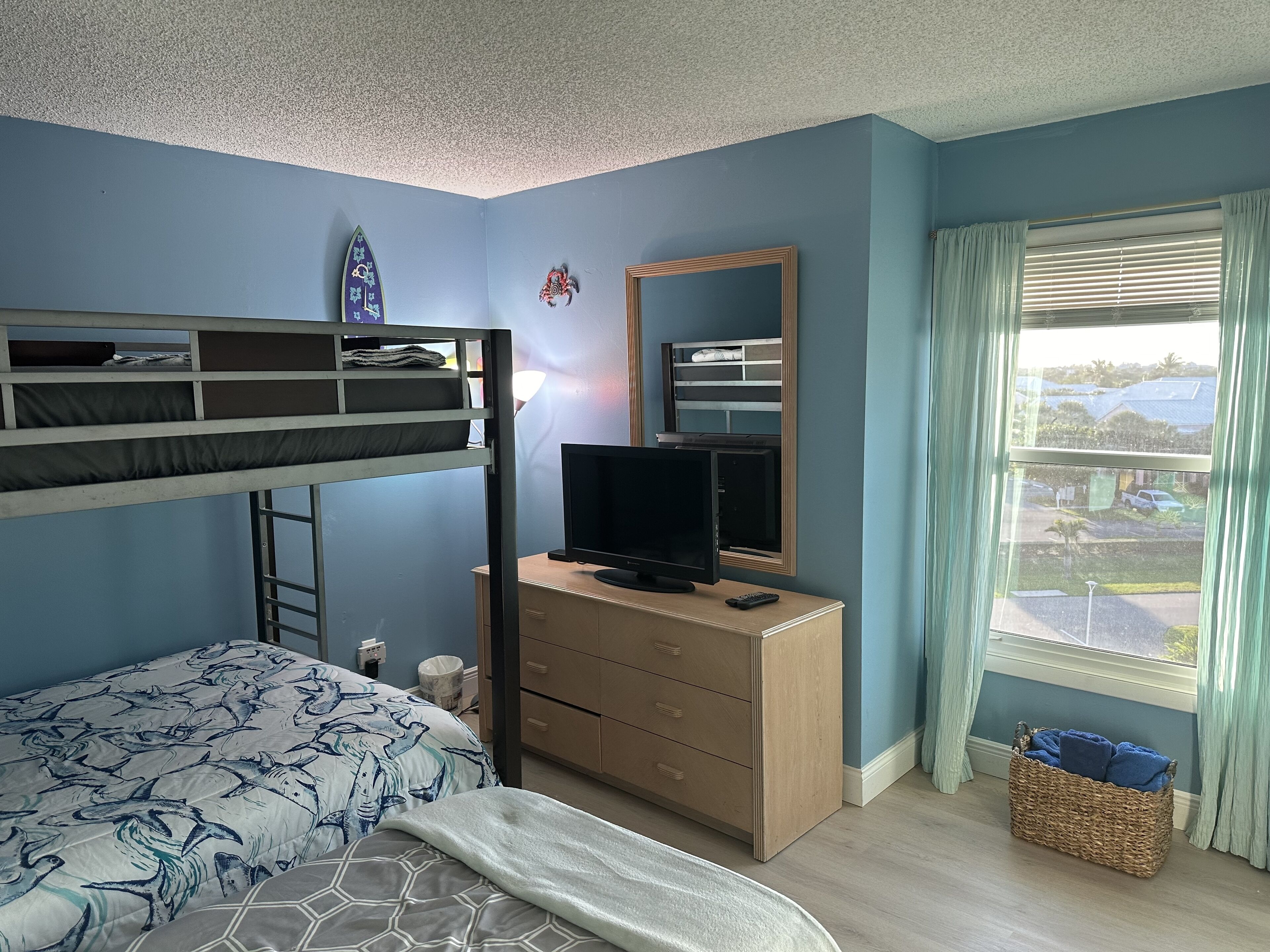 2 bedrooms, desk, iron/ironing board, free WiFi