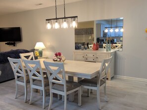 Dining - Make memories in this spacious home, short walk to the beach and Surfside Pier. (Surfside Beach)