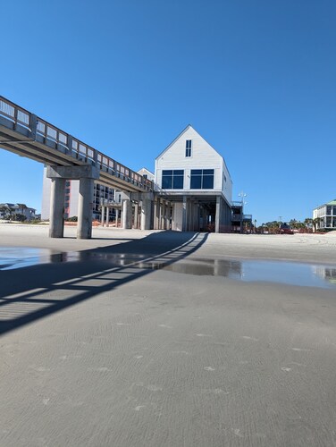 Make memories in this spacious home, short walk to the beach and Surfside Pier.