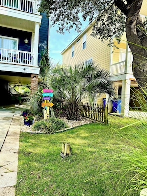 Property grounds - Make memories in this spacious home, short walk to the beach and Surfside Pier. (Surfside Beach)
