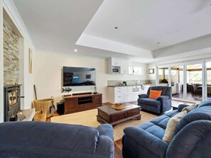 TV, fireplace, offices