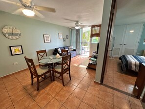 2 عدّة غرف نوم ومكواة/لوح كي وواي فاي مجانًا وملاءات أسرّة