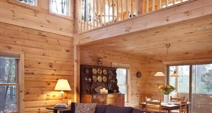 Pristine Mountaintop Log Cabin in Pine Forest, 1.5 Miles to Town!