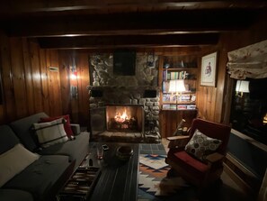 TV, fireplace, DVD player, books - Charming Cottage By The Shore Of Beautiful Long Lake, Harrison, Maine (Harrison)