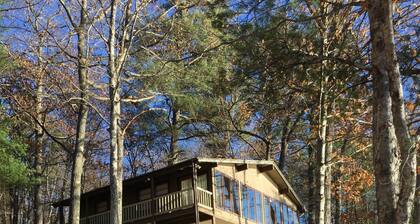 Charming Cottage By The Shore Of Beautiful Long Lake, Harrison, Maine