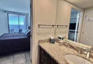 2 bedrooms, in-room safe, iron/ironing board, free WiFi