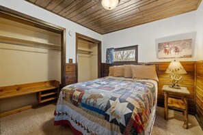 9 bedrooms, iron/ironing board, WiFi, bed sheets