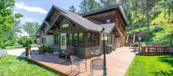Deer Glen Lodge Thirty Minutes from Mt Rushmore - In Rapid City On Canyon Lake Thirty Minutes from Mt Rushmore