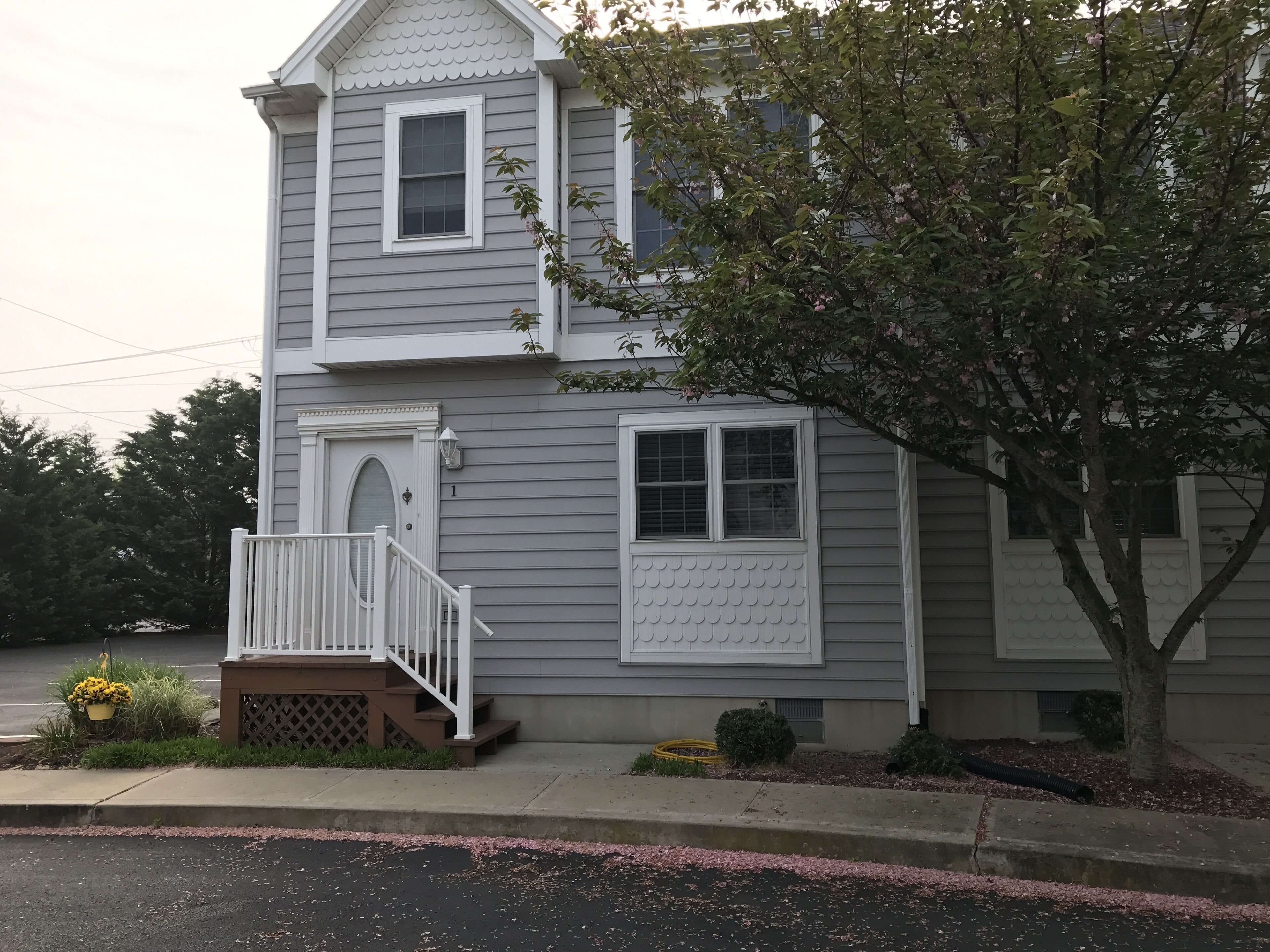 West Ocean City townhome next to Sunset Marina close to OC & Assateague Beaches