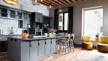 Fridge, microwave, oven, stovetop