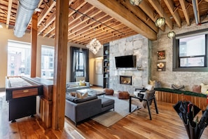 Smart TV, fireplace, DVD player, stereo